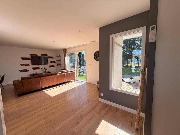 Gîte pour 8 personnes, avec terrasse ainsi que jardin et piscine à Mérignac - 2