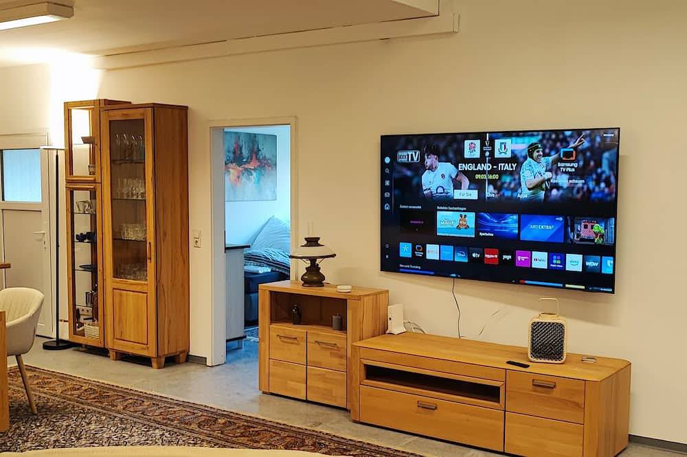 Ganze Wohnung, Modernes Loft Apartment bei Würzburg mit Wlan Parkplatz Grill+ 75 Zoll Tv in Veitshöchheim, Fränkisches Weinland