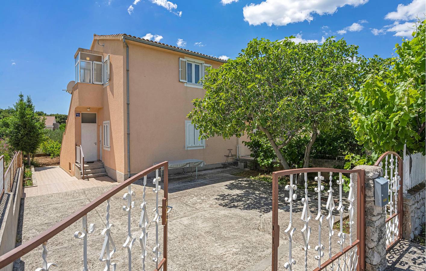 Ganze Ferienwohnung, Ferienwohnung für 4 Personen mit Terrasse in Jadrija, Šibenik-Knin