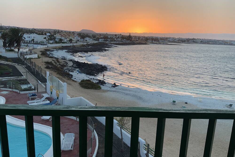 Ganze Wohnung, Seafront - direct beach access - exceptional view of Corralejo bay in Corralejo, La Oliva