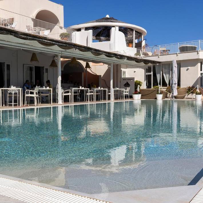 Hotel per 2 persone, con giardino e piscina - 1