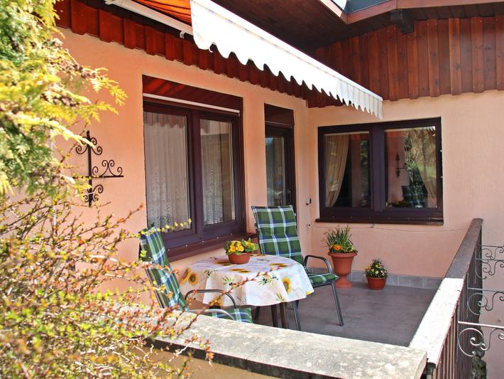 Ferienwohnung für 3 Personen, mit Balkon und Balkon/Terrasse sowie Terrasse in Neuhaus am Rennweg - 2