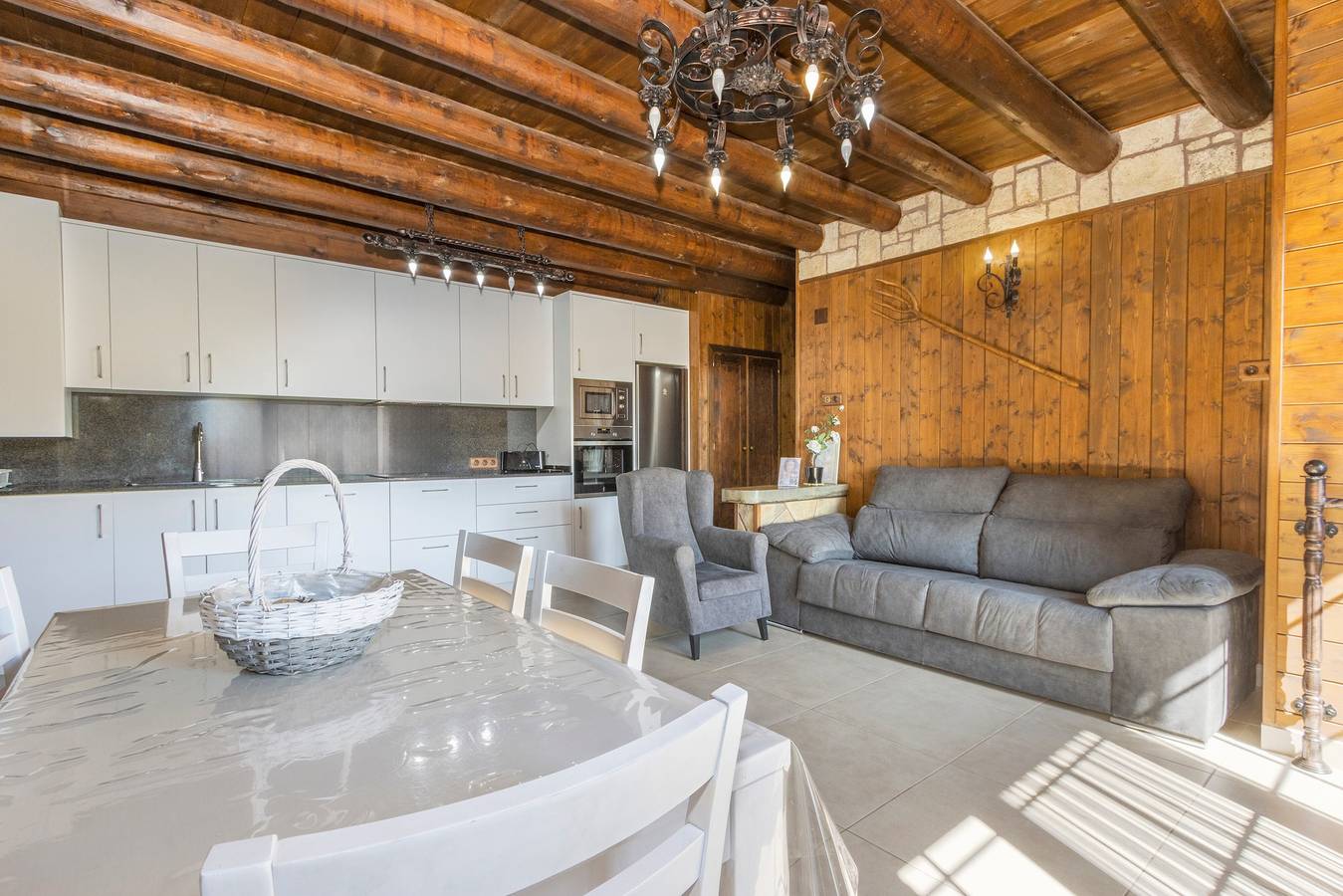 Apartamento 'Bachella' con vistas a la montaña, terraza privada y Wi-Fi in Fiscal, Pirineo Aragonés