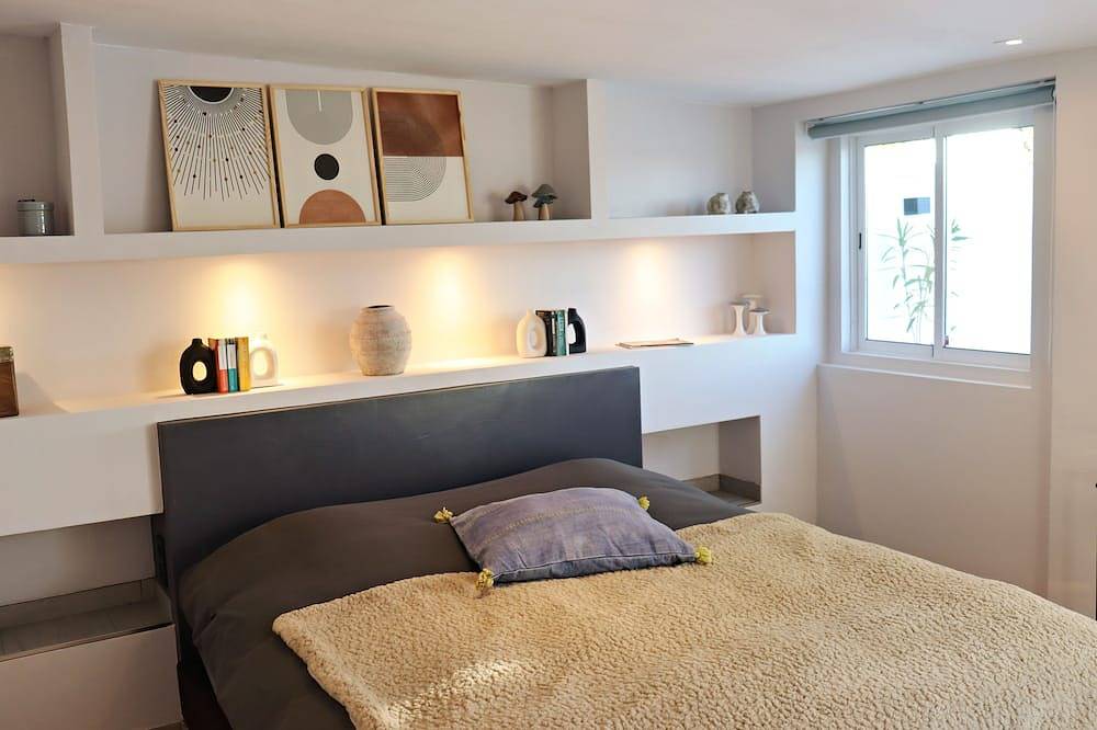 Exceptional extended stays in luxury rooms 15 minutes from Elche. in Crevillent, Alicante Province
