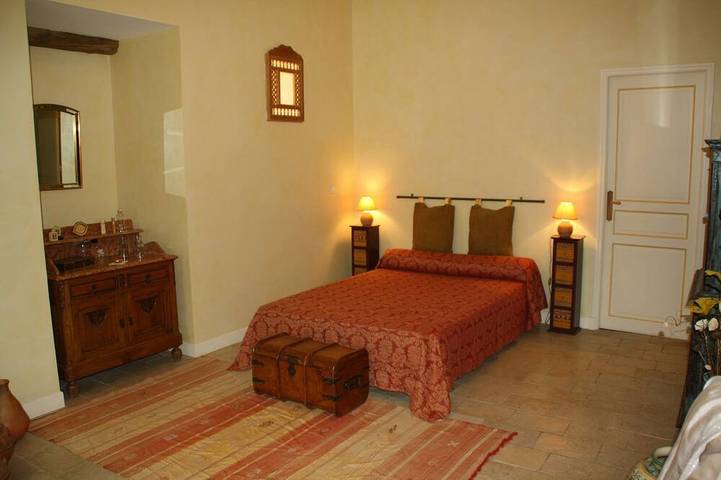 Gîte pour 6 personnes, avec jardin à Mollégès - 4