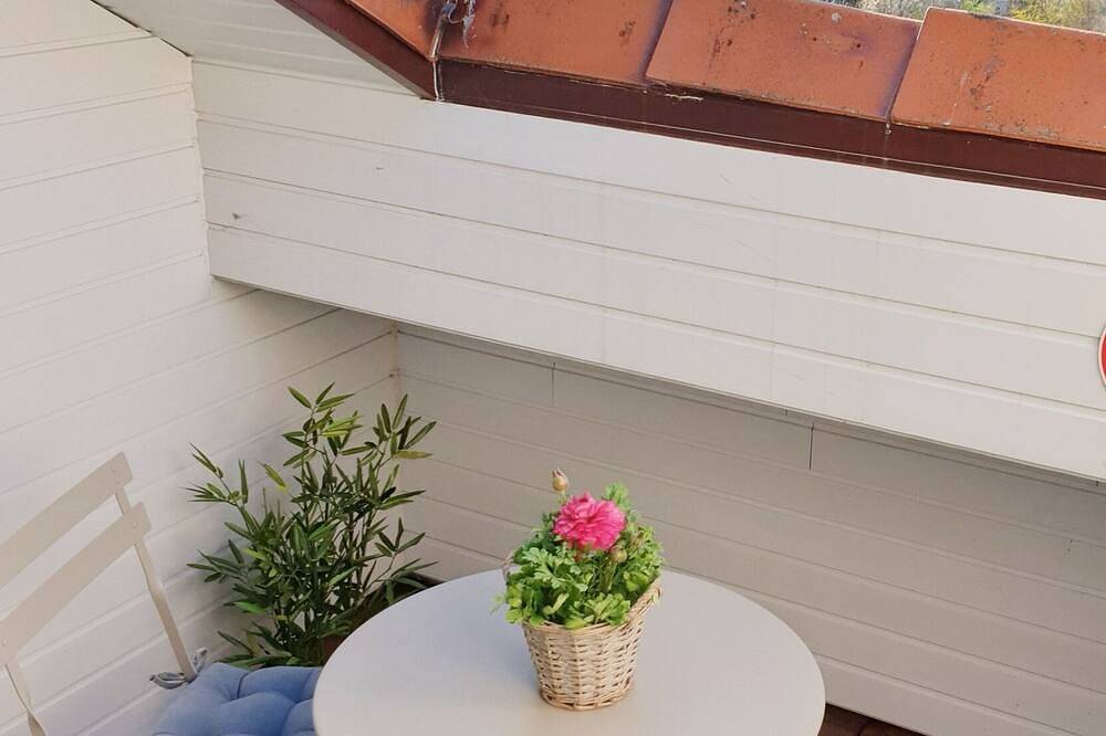 Entire apartment, Town center T2 any bright comfort and office! in Angoulême, Charente