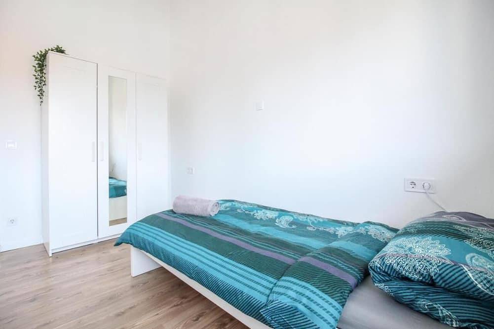 Ganze Wohnung, Njoy! Sunny & Spacious - Balkon - Wlan - Parkplatz in Göppingen, Landkreis Göppingen