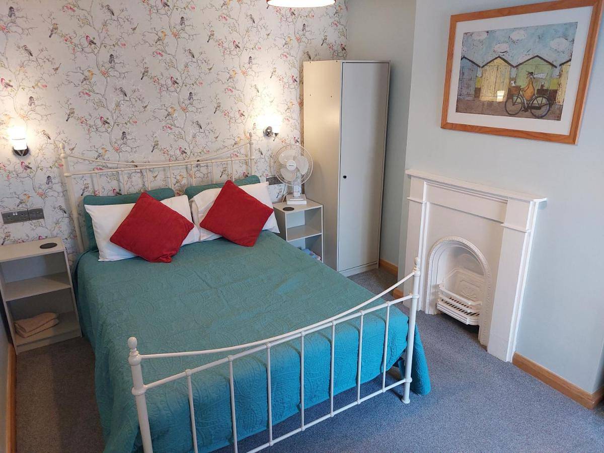 Double Room with Shower in Hunstanton, Norfolk Coast