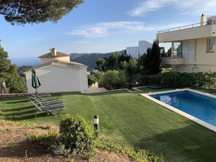 Location de vacances pour 6 personnes, avec terrasse et piscine ainsi que jardin et vue sur l’océan à Palafrugell - 2
