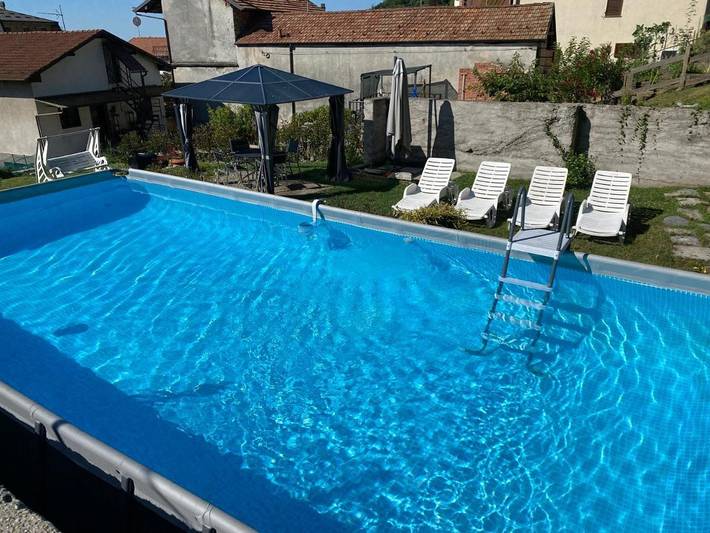 Gîte pour 6 personnes, avec Balcon et Terrasse ainsi que Jardin et Piscine à Colazza