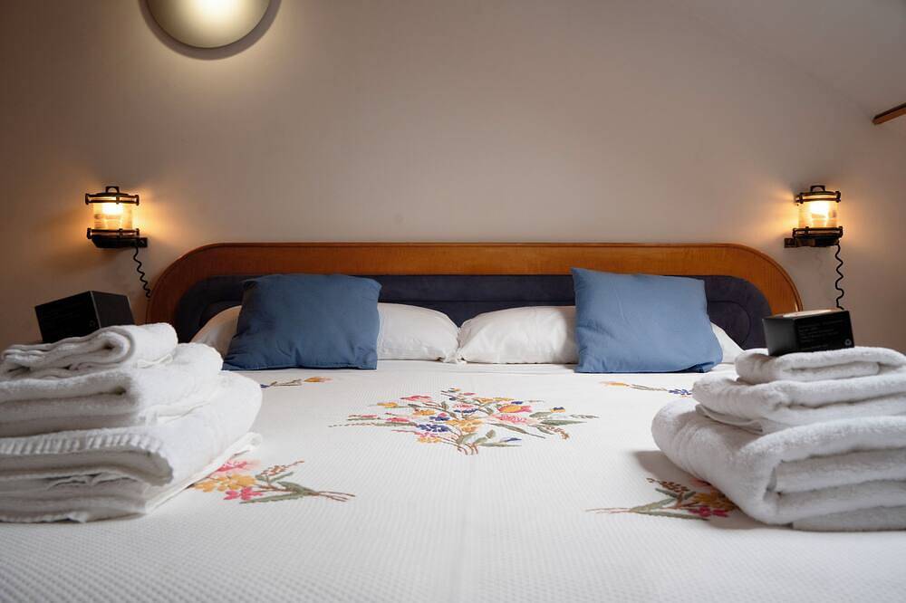 Entire apartment, Love Boat - Two Bedroom Apartment, Sleeps 4 in Ortona, Ortona (Municipality)