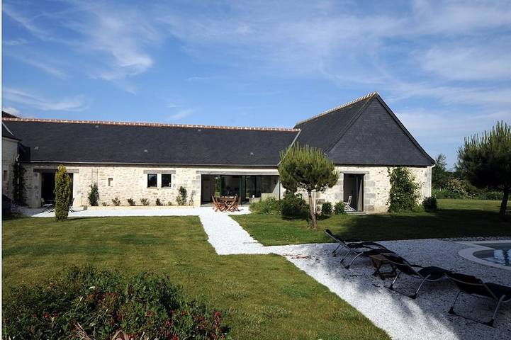 Gîte pour 3 personnes, avec jardin ainsi que jacuzzi et sauna à Louans