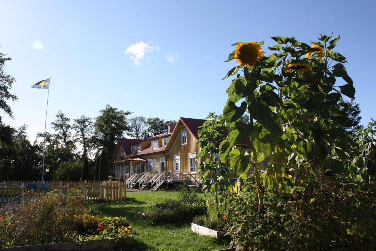 Gula Hönan Guest House in Gotland