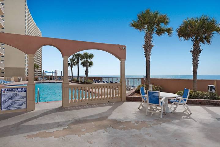 Beach rental for 8 people, with pool and balcony in Florida-30A