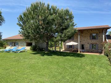 Gîte pour 7 personnes, avec piscine et jardin ainsi que sauna et terrasse à Saint-Junien
