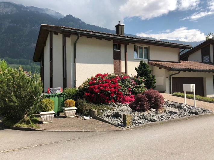 Ferienhaus für 8 Personen, mit Balkon und Terrasse sowie Garten und Seeblick in Obwalden
