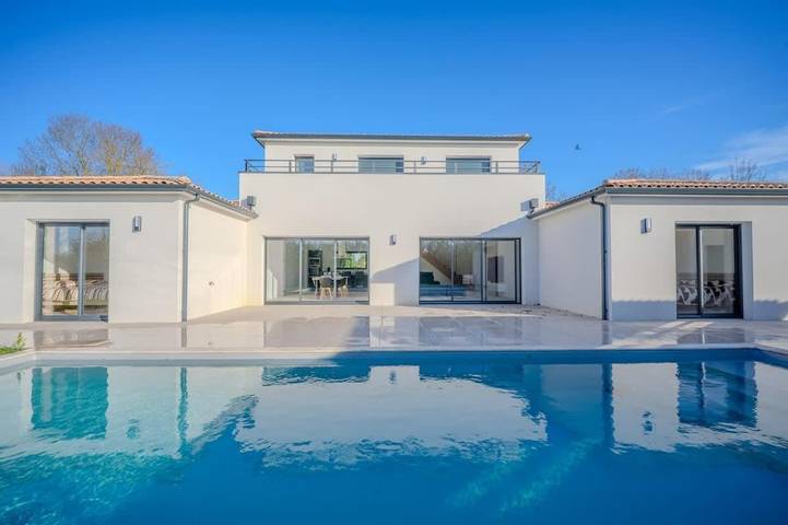 Maison de vacances pour 16 personnes, avec terrasse ainsi que piscine et jardin - 1