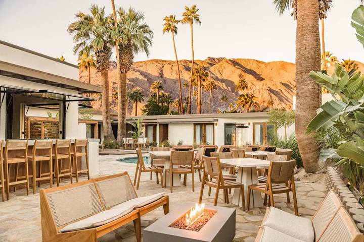 Apartamento para 2 personas, con sauna y terraza además de piscina y jacuzzi en Palm Springs
