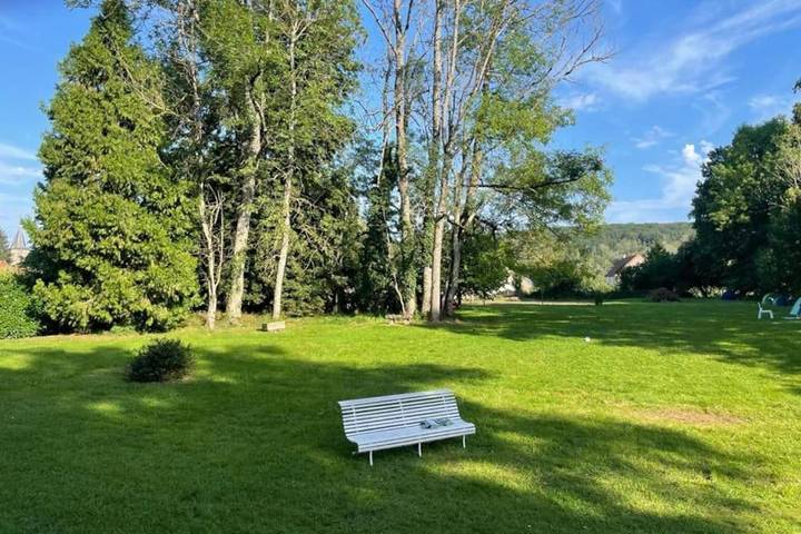 Gîte pour 15 personnes, avec vue et jardin à Vitreux
