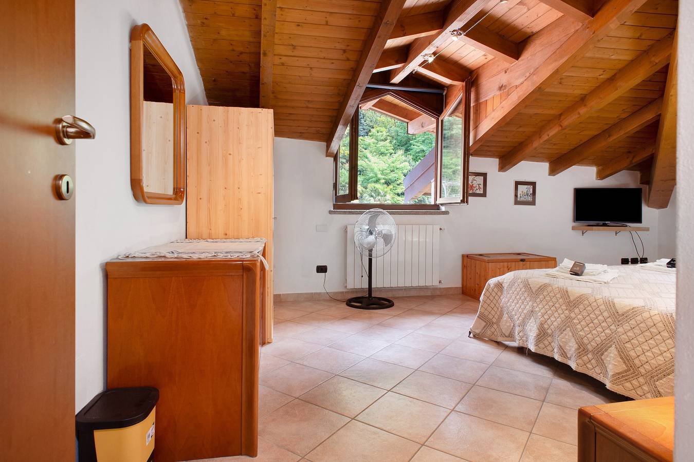 Ganze Wohnung, Apartment 'Maison Adriano Lago Maggiore' mit Wlan in Sangiano, Lago Maggiore (Lombardei)