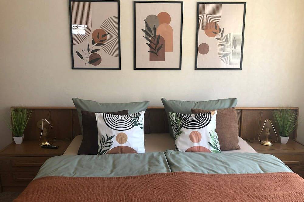 Ganze Wohnung, Zimmer 2, 1Og Moselblick Eva  mit Gemeinschaftsküche, gemeinsamen Garten, Balkon und Wlan in Klotten, Cochem-Zell