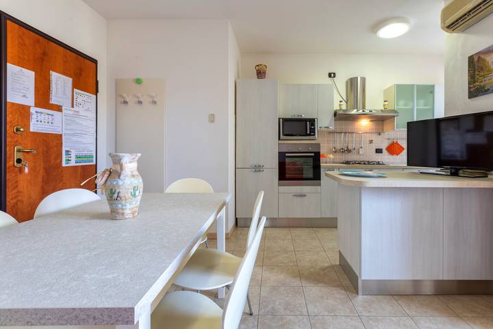 Entire apartment, Comfortable Apartment “Corallo” close to the Beach with A/C & Terrace in Lido San Giovanni, Alghero