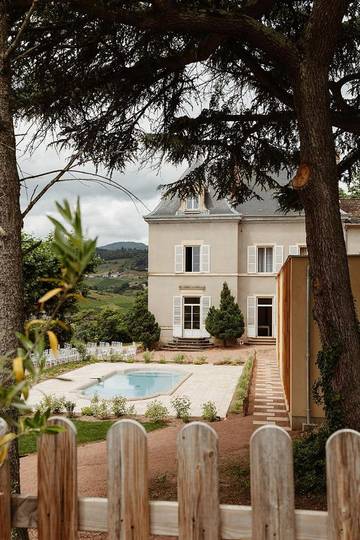 Location de vacances pour 15 personnes, avec jacuzzi ainsi que jardin et piscine à Lantignié