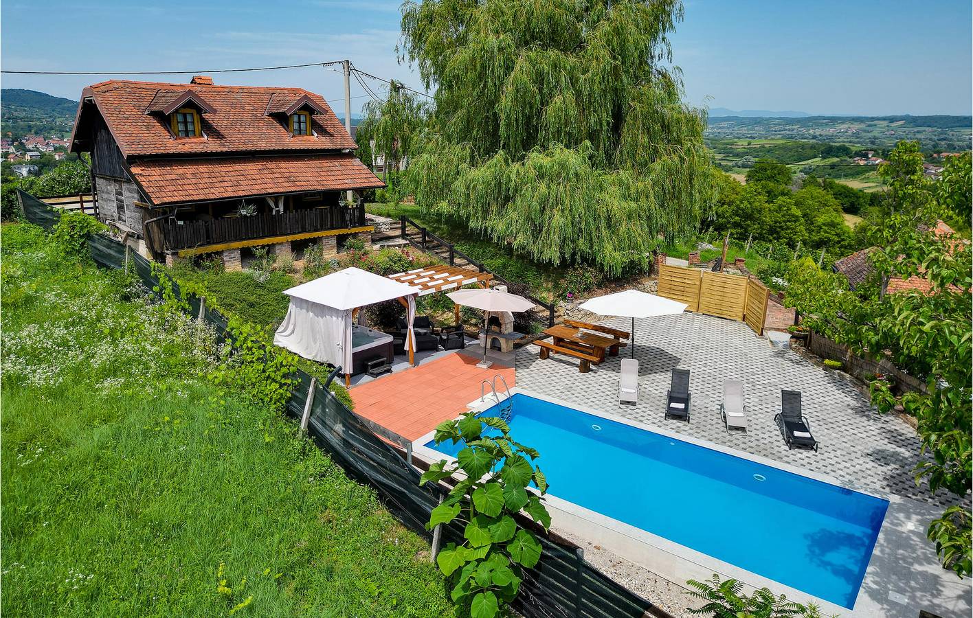 Gemütliche 1-Zimmer-Wohnung mit Pool und Terrasse in Sveti Ivan Zelina in Zagreb und Umgebung