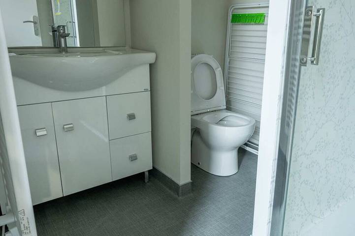 Entire apartment, 2-person air-conditioned 1-bedroom apartment near Aïga Resort Puy de la Vache 100 in Châtel-Guyon, Volcans d'Auvergne Regional Nature Park