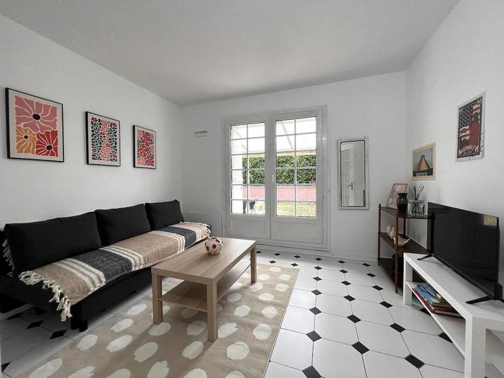 Location de vacances pour 14 personnes, avec balcon et vue à Bondoufle