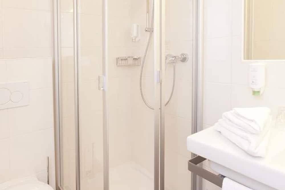 Familienzimmer mit Dusche, Wc - Haus Central in Rohrmoos, Schladming-Dachstein