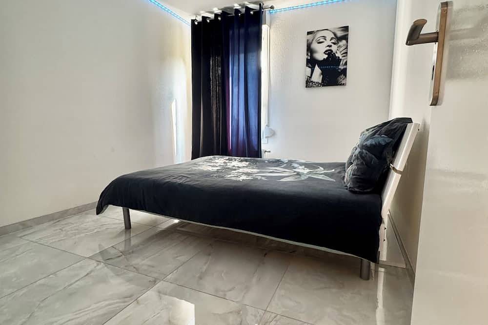 Entire apartment, Golden seconds: luxury and relaxation with private Jacuzzi and massage chair in Strasbourg, Strasbourg region