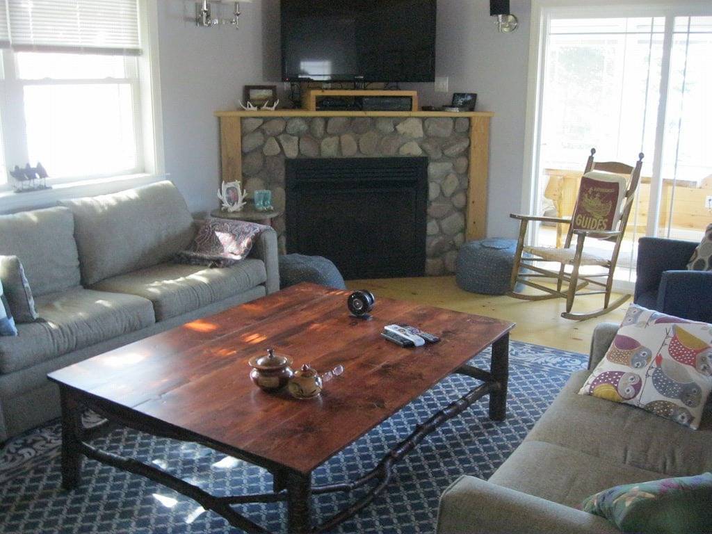 Brandneu Strahl Bau-Haus auf unberührte Back Lake in Pittsburg (NH), Coös County