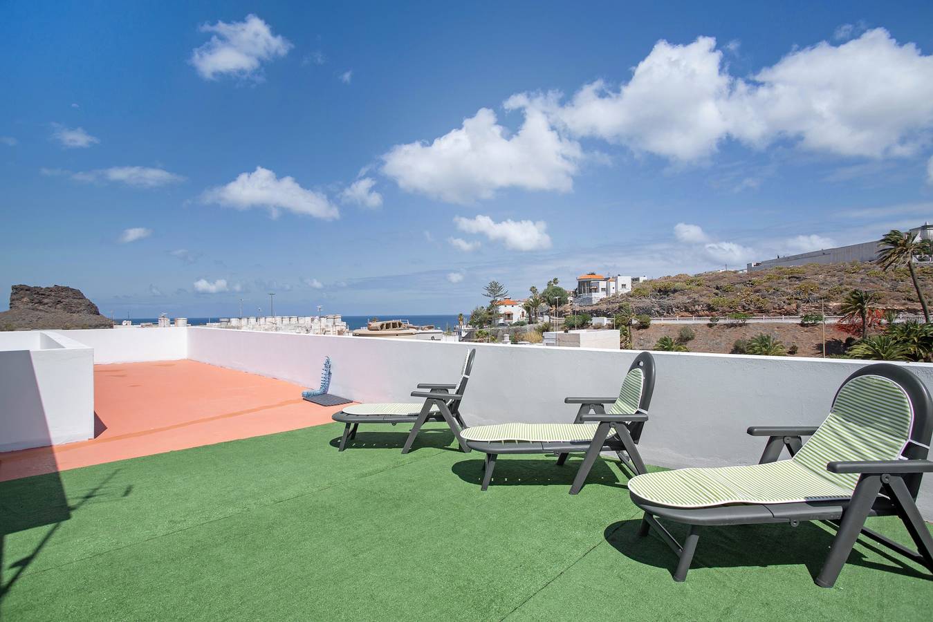 Apartamento entero, Apartamento de vacaciones 'Rincón De Mónica 2' con vistas al mar, terraza compartida y Wi-Fi in Villa de Agaete, Agaete
