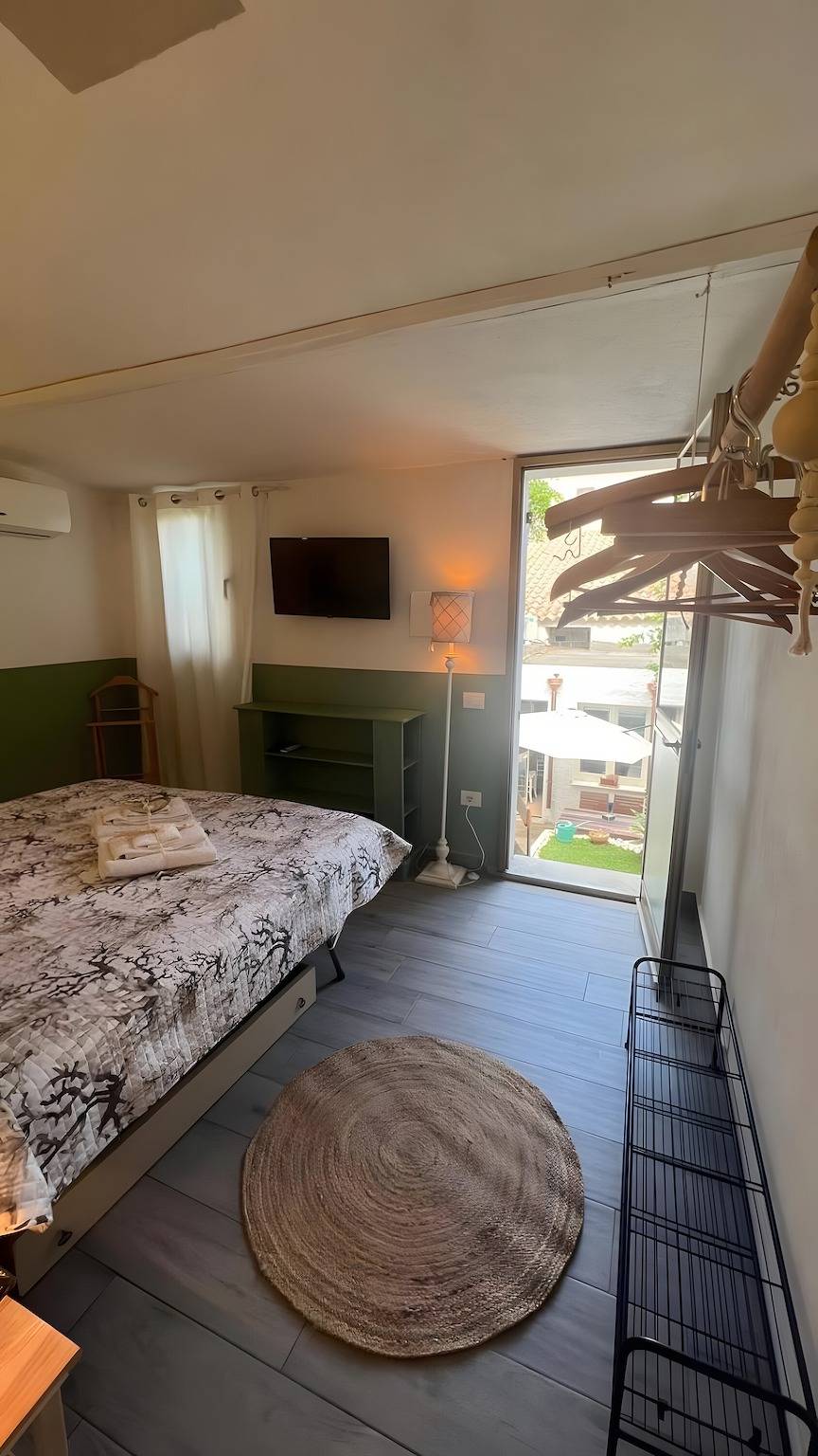 Casa Vacanze 'Mia House - Mare con Giardino' con Terrazza Privata, Wi-Fi e Aria Condizionata in Santa Teresa di Gallura, Santa Teresa Gallura