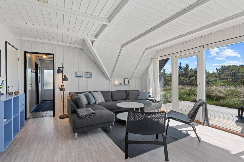 Modernes Ferienhaus mit Reetdach und Sauna in Søndervig, Holmsland Klit