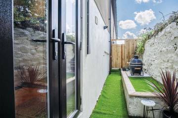 Log Cabin for 5 People in Tenby, Pembrokeshire, Photo 4