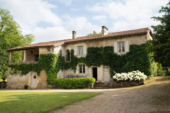 Chambre d’hôte pour 3 personnes, avec Terrasse et Jardin ainsi que Piscine et Vue
