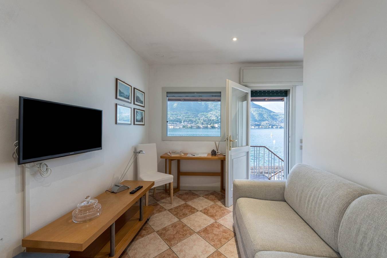 Entire apartment, Zio coco - Lake View in San Felice del Benaco, Garda Mountains