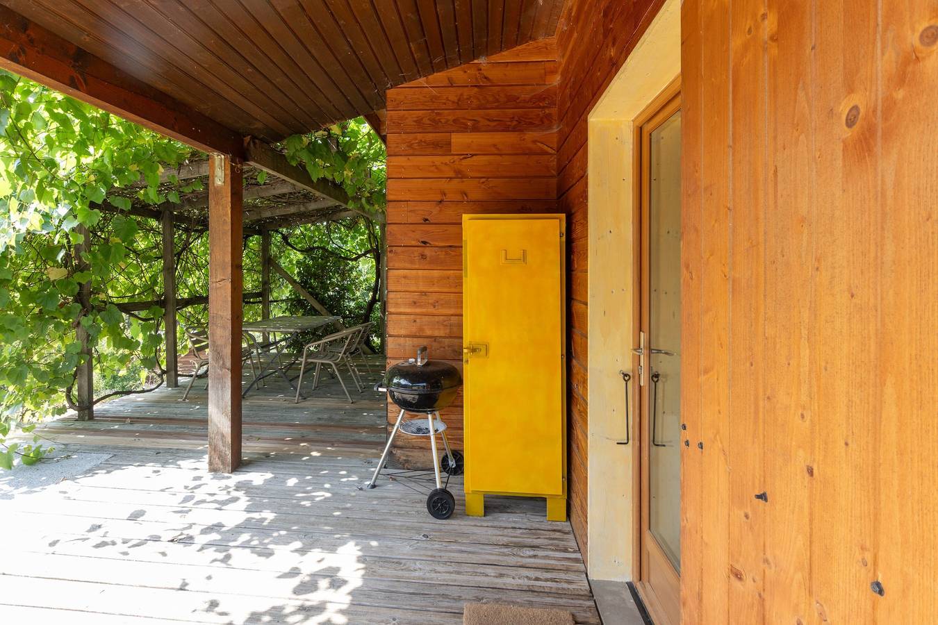 Chalet 'Jaune 4 - 5 Personnes' avec balcon et Wi-Fi in Darbres, Ardèche