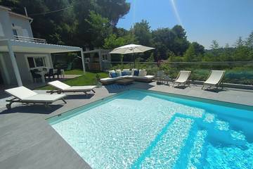 Cottage pour 10 personnes, avec jardin à Colomars