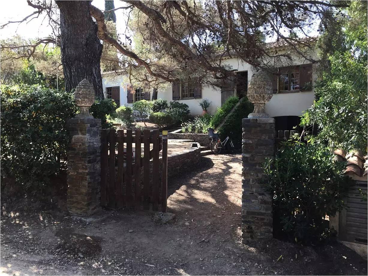 Spaziosa villa vicino al centro del paese e al mare in Hyeres, Porquerolles