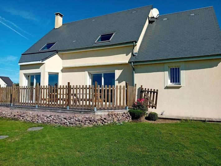 Location de vacances pour 8 personnes, avec vue ainsi que terrasse et jardin à Longueville - 4