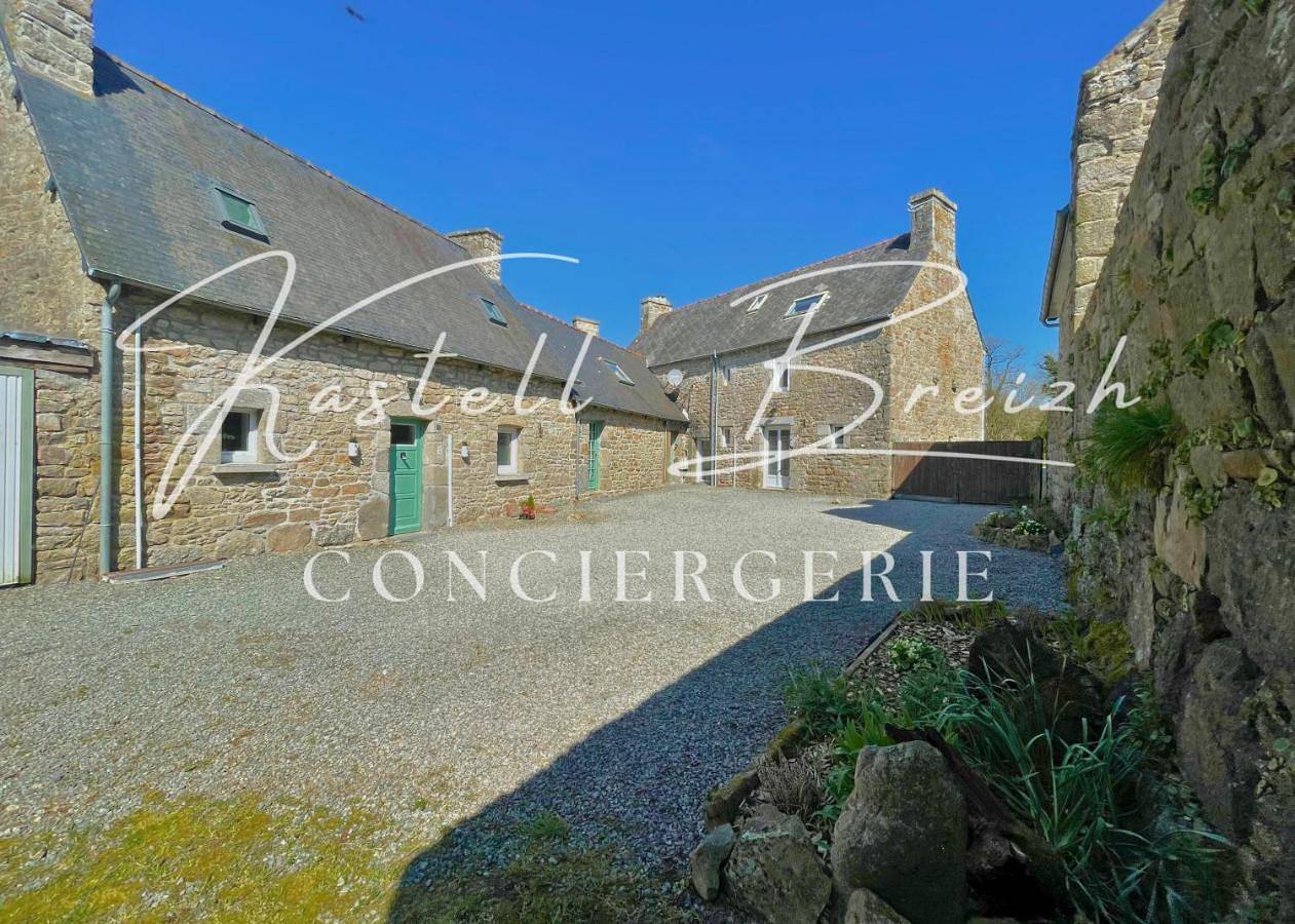 Two-Bedroom House in Saint-Connan, Région de Guingamp