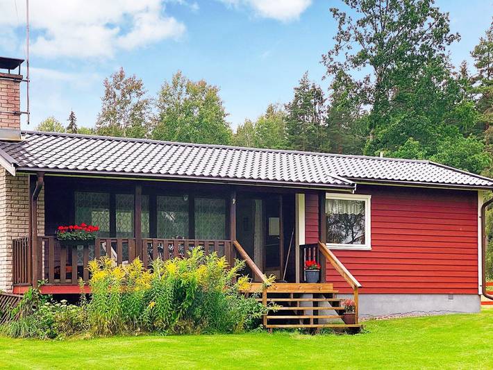 Hus för 4 Personer, med Terass och Trädgård i Vimmerby