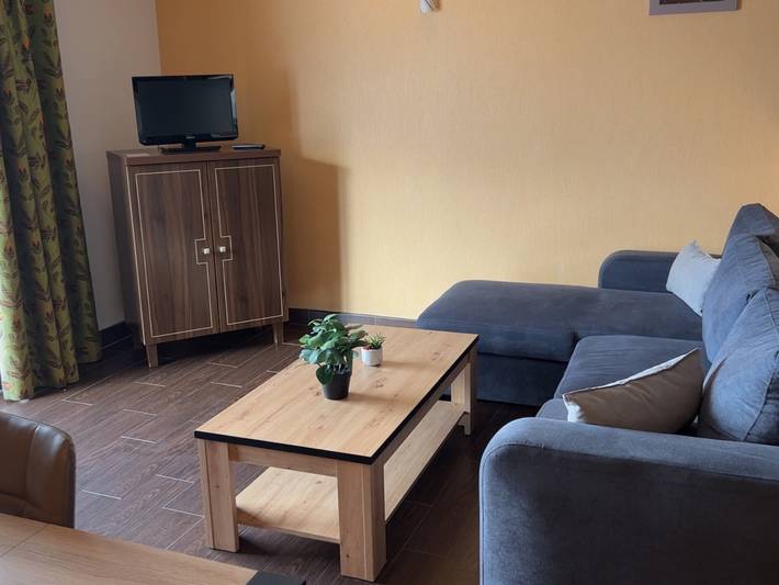 Gîte pour 6 personnes, avec Balcon et Jacuzzi ainsi que Terrasse et Piscine à Jausiers