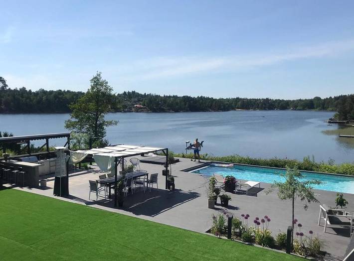 Villa för 18 Personer, med Balkong samt Bubbelpool och Terass och Trädgård i Tyresö