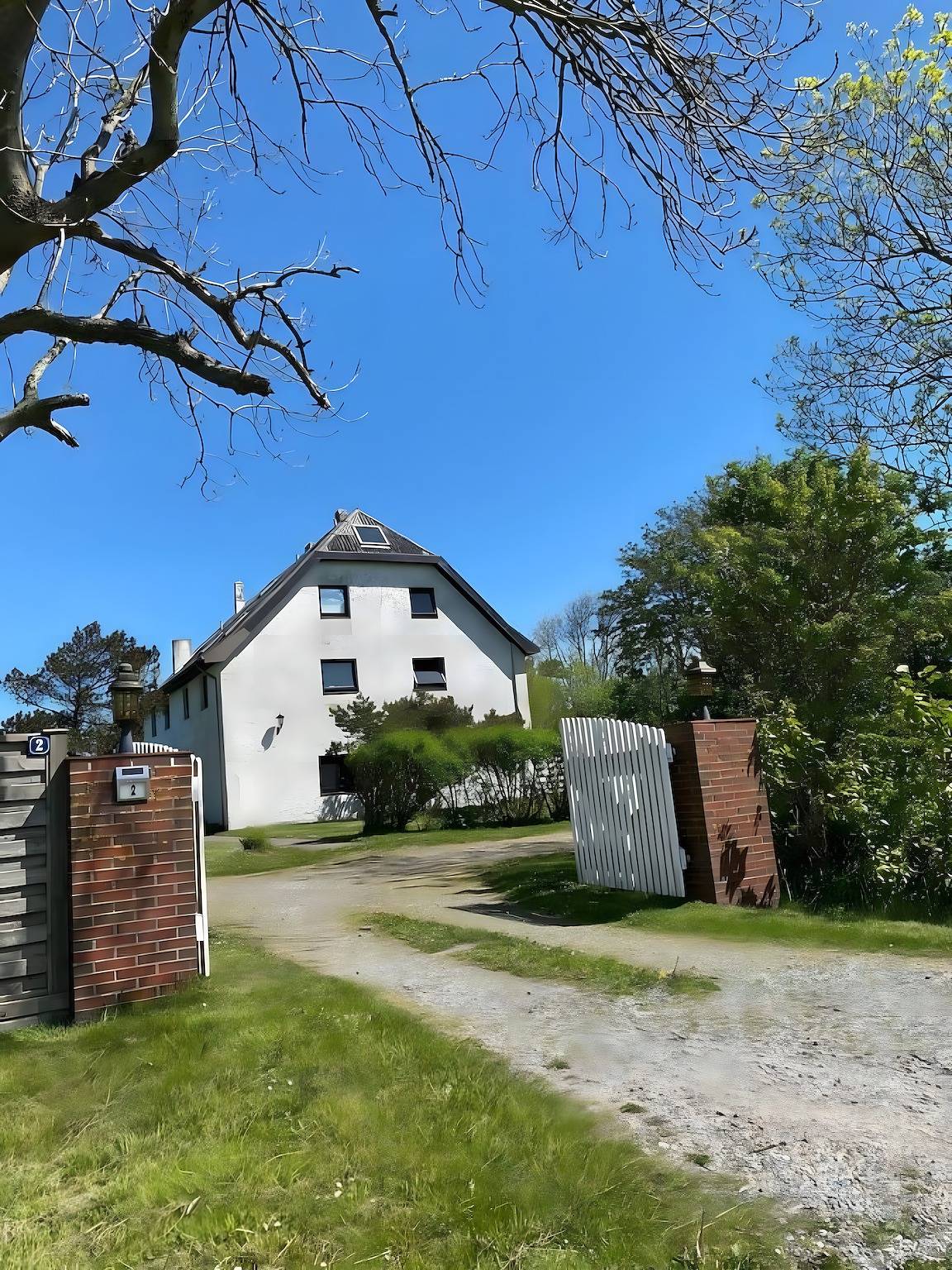 Ganze Wohnung, Ferienwohnung 'Lila' mit Gemeinschaftsgarten und eigenem Strandkorb in Nordstrand (Gemeinde), Nordstrand