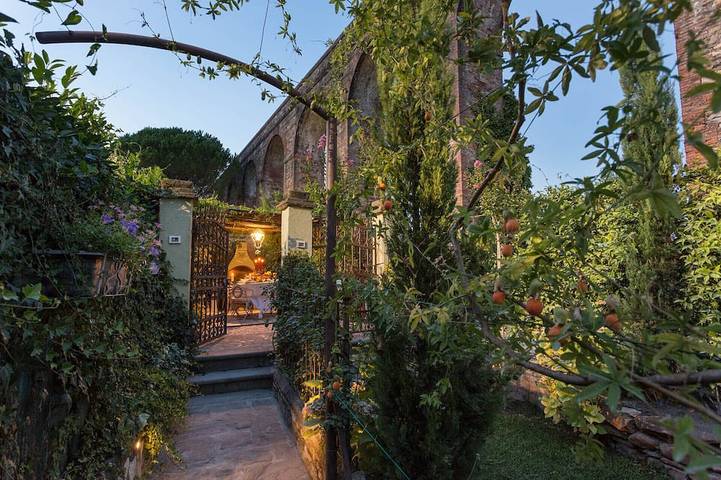 Agriturismo voor 2 personen, met tuin en whirlpool in Lucca
