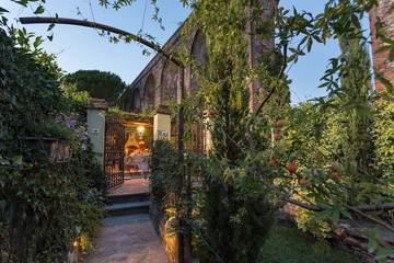 Villa für 2 Personen, mit Whirlpool und Garten in Lucca